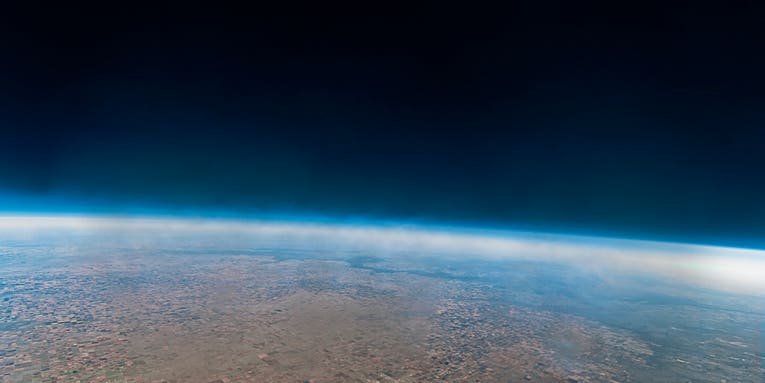 Nikon D300s Sent Into Space On A Weather Balloon Nikon D300s Sent Into Space On A Weather Balloon