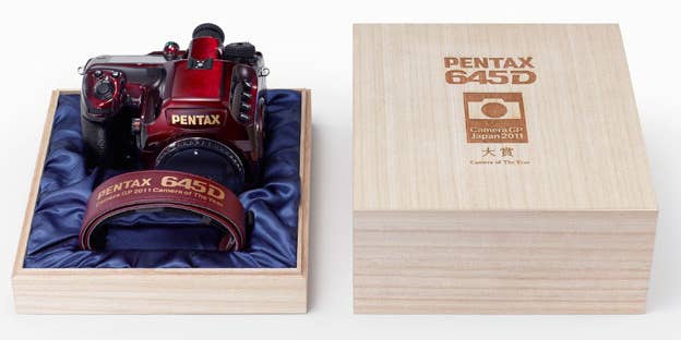 Pentax Announces Limited-Edition 645D Medium Format DSLR Kit In Red