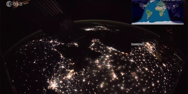 This 15 minute time-lapse from space takes you around the world twice This 15 minute time-lapse from space takes you around the world twice