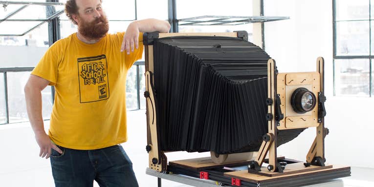 Ethan Moses built a massive 20×24 instant camera, and he wants to shoot your portrait Ethan Moses built a massive 20×24 instant camera, and he wants to shoot your portrait