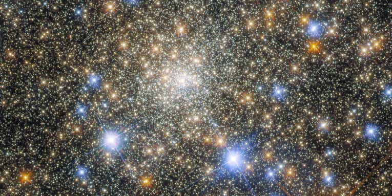 Hubble dazzles with a new image of a globular cluster Hubble dazzles with a new image of a globular cluster