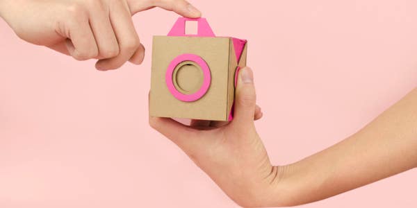 “Pinpal” Concept is a Cardboard Pinhole Instant Camera “Pinpal” Concept is a Cardboard Pinhole Instant Camera