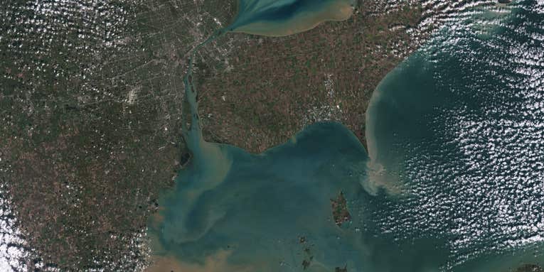 NASA’s high-tech new Earth observing satellite snaps its first shots NASA’s high-tech new Earth observing satellite snaps its first shots