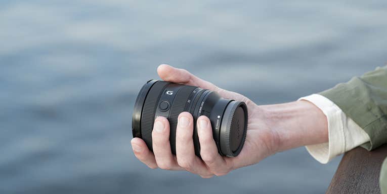 The Sony FE 20-70 f/4 is a compact all-around zoom lens The Sony FE 20-70 f/4 is a compact all-around zoom lens