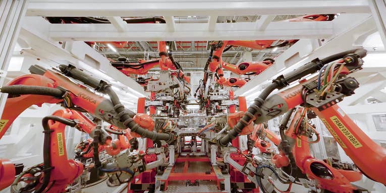 Fly through Tesla’s new factory with this epic FPV drone video Fly through Tesla’s new factory with this epic FPV drone video