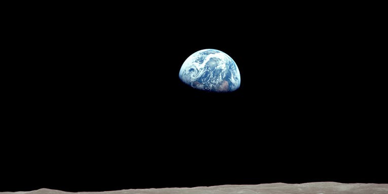 See how NASA’s iconic Earthrise image was shot See how NASA’s iconic Earthrise image was shot