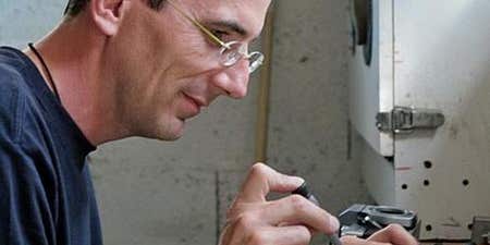 One Man Builds a Reflex Camera Completely From Scratch, Posts Each Step Along the Way One Man Builds a Reflex Camera Completely From Scratch, Posts Each Step Along the Way