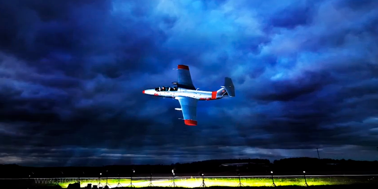 Photographer Yuri Acurs Lights a Plane In-Flight Using a Massive Strobe Setup Photographer Yuri Acurs Lights a Plane In-Flight Using a Massive Strobe Setup