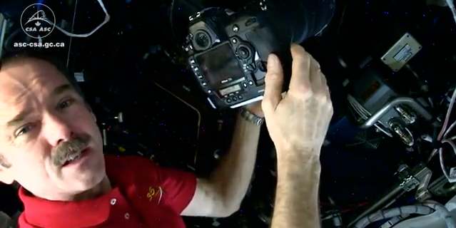 This Is How Astronauts Take Photos Of Earth From The International Space Station This Is How Astronauts Take Photos Of Earth From The International Space Station